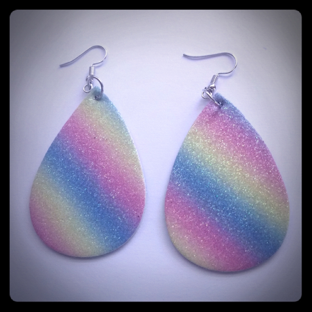 Pretty earrings never worn